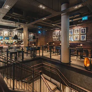 Dakota 5*, Leeds (West Yorkshire) United Kingdom